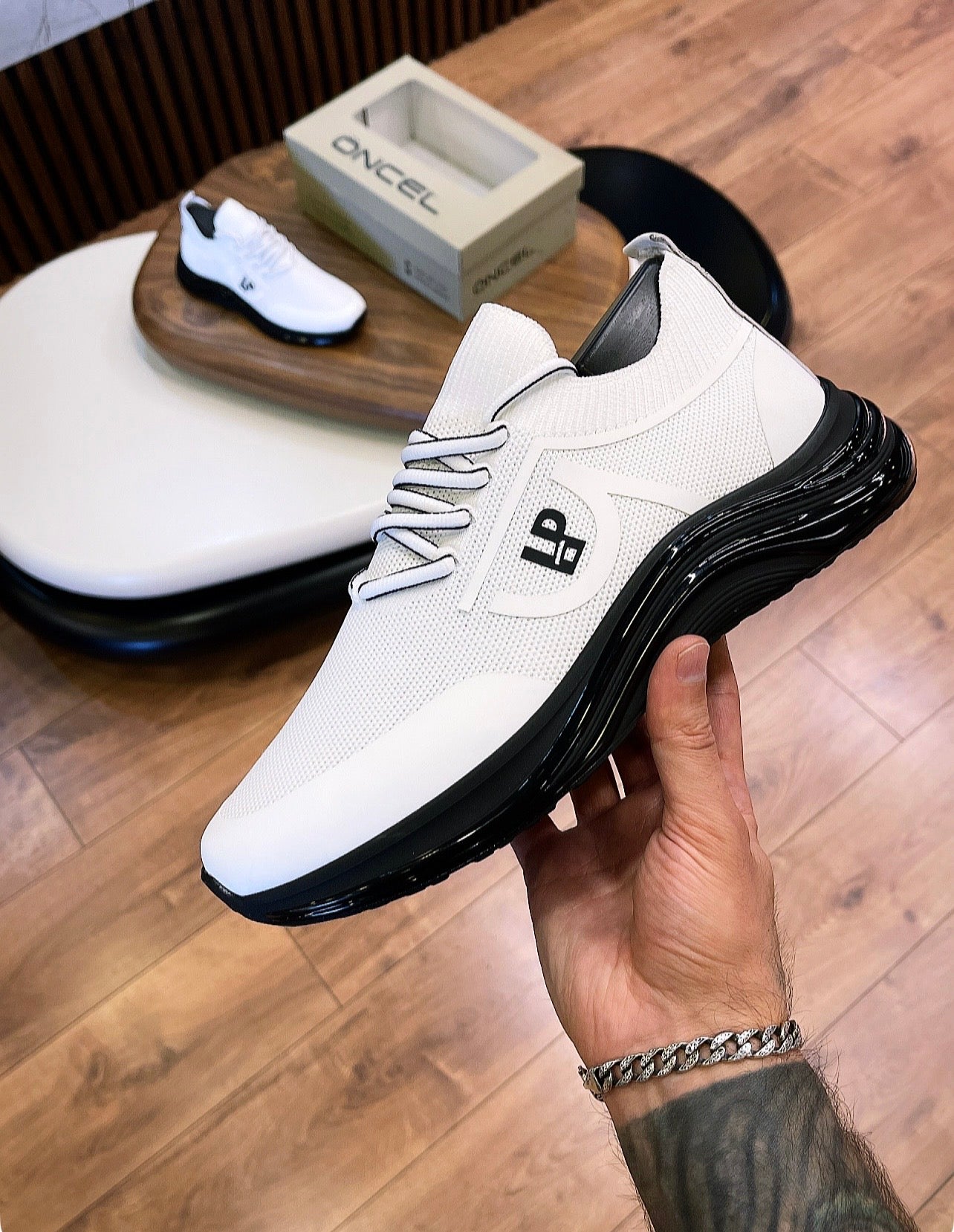 ÖZEL OLARAK ÜRETİM YAPTIĞIMIZ %100 GERÇEK TRİKO SNEAKERS