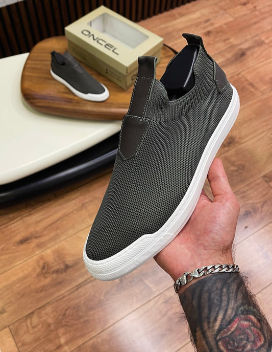 ÖZEL OLARAK ÜRETİM YAPTIĞIMIZ %100 GERÇEK TRİKO SNEAKERS