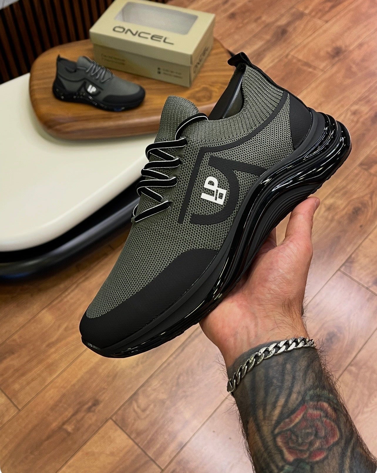 ÖZEL OLARAK ÜRETİM YAPTIĞIMIZ %100 GERÇEK TRİKO SNEAKERS